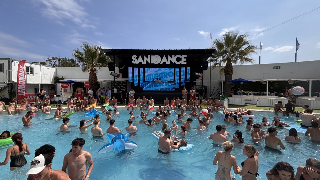 Obóz samolotowy party zone w Hiszpanii