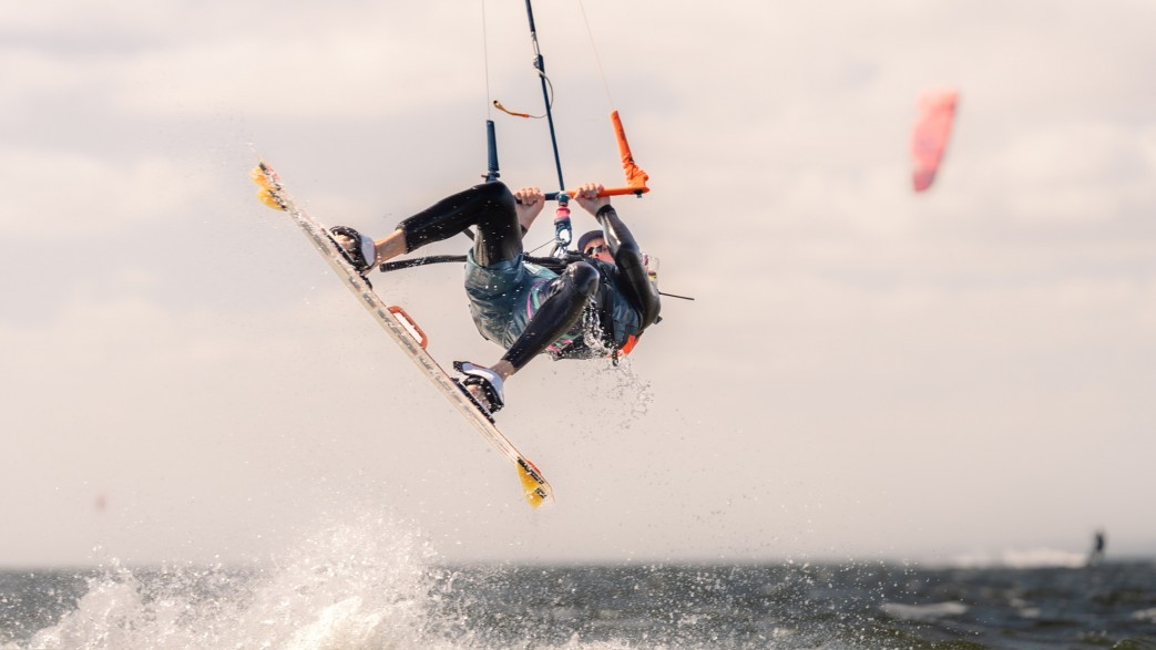 zajęcia kitesurfingowe na obozie studenckim