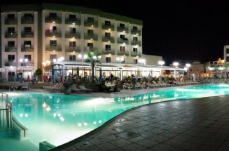 Mlta Topaz basen noc.jpg