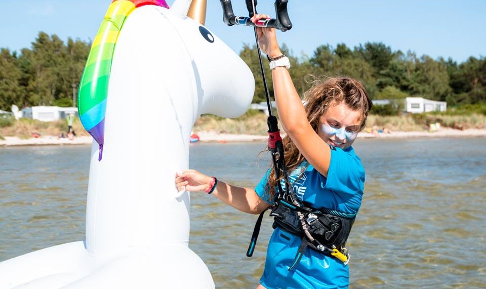 Szkolenie kitesurfingowe na obozie studenckim w Jastarni