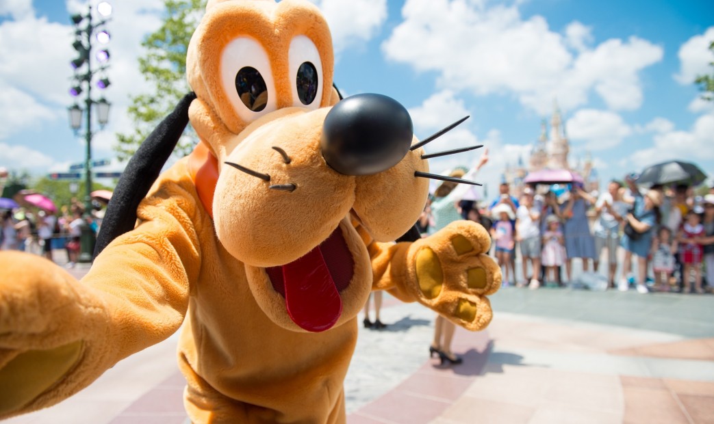 młodzież na imprezie