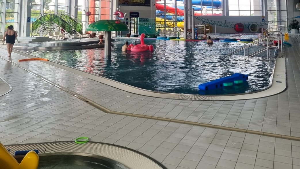 Obóz młodzieżowy z zabawą w aquaparkach