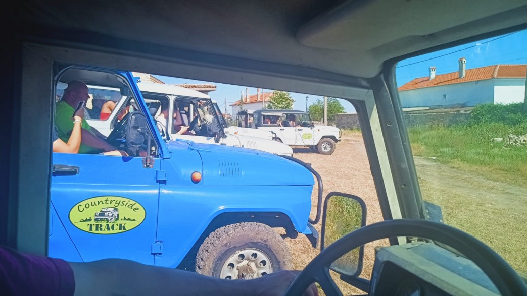 młodzież bawi się na dyskotece